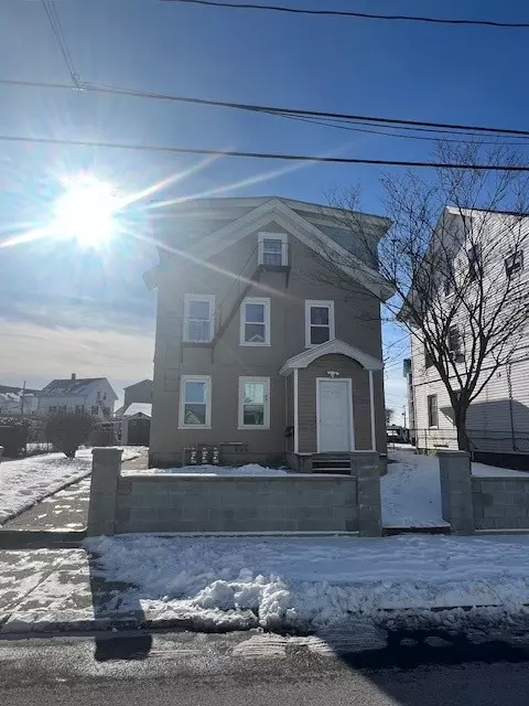 43 Gooding St, Pawtucket, RI 02860
