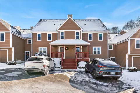 604 Brookhaven Ln, Woonsocket, RI 02895