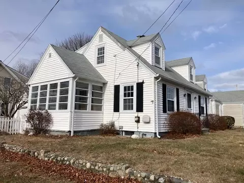 43 Gaspee Point Dr, Warwick, RI 02888