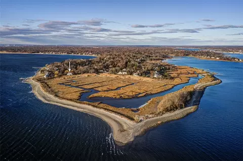 377 Rumstick Rd, Barrington, RI 02806