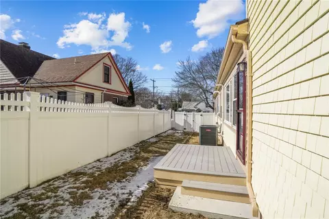 894 Main St, Warren, RI 02885 photo 46