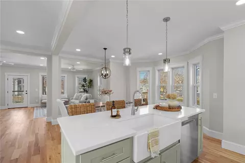 894 Main St, Warren, RI 02885 photo 3