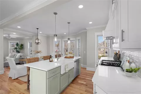 894 Main St, Warren, RI 02885 photo 2