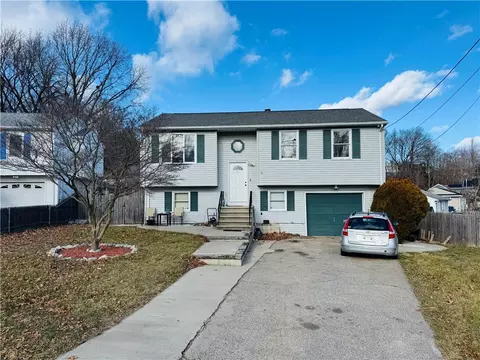 10 Linda Ct, Providence, RI 02904