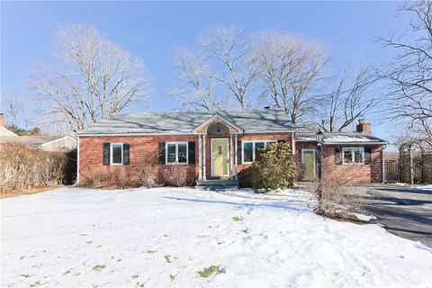 16 Joy St, Barrington, RI 02806