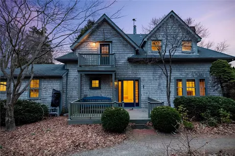 670 Boston Neck Rd, Narragansett, RI 02882