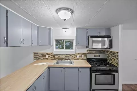 25 Lane A Ln, Coventry, RI 02816 photo 2