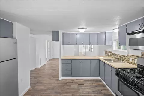 25 Lane A Ln, Coventry, RI 02816 photo 3