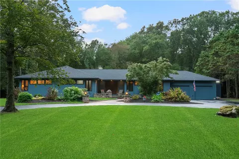 30 Gilbert Stuart Dr, East Greenwich, RI 02818