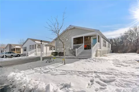 47 Red Tail Trl, Tiverton, RI 02878