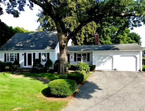 49 Scarborough Rd, Cumberland, RI 02864