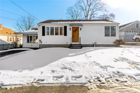 3 Irons Ave, Johnston, RI 02919