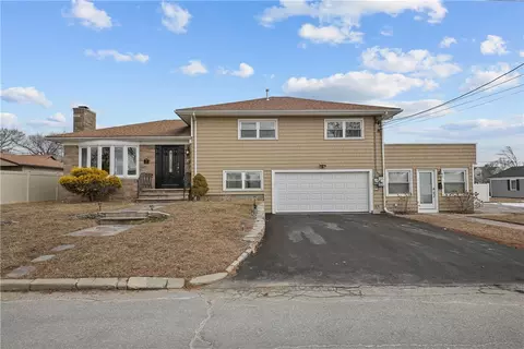 189 Kearney St, Cranston, RI 02920