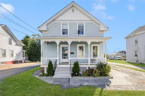 72 Blackburn St, Warwick, RI 02886