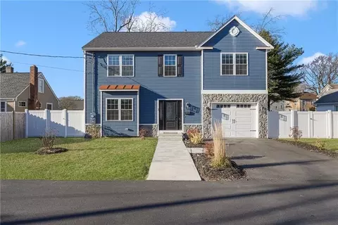 3 Holmes Ave, Rumford, RI 02916