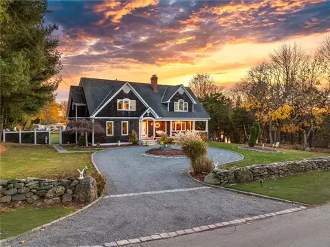 4 Pokanoket Trl, Warren, RI 02885