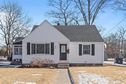 22 Helen Ave, Warwick, RI 02886
