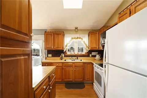 25 Francis St, Coventry, RI 02816 photo 9