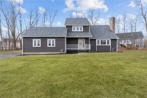 46 Country View Dr, Cranston, RI 02921