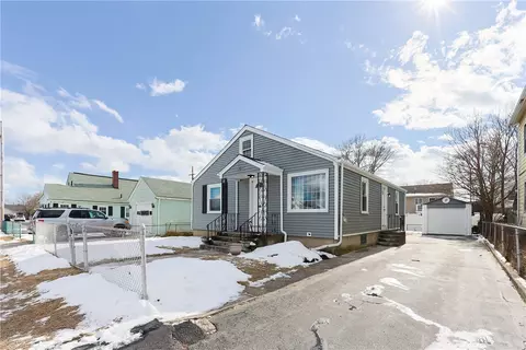 39 Yale Ave, Pawtucket, RI 02860