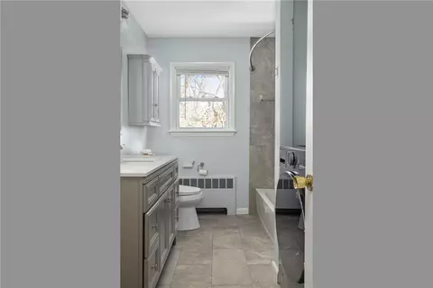 Bath - 60 Merrymount Dr, Warwick, RI 02886 photo 3 of 3
