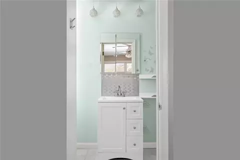 Bath - 60 Merrymount Dr, Warwick, RI 02886 photo 1 of 3