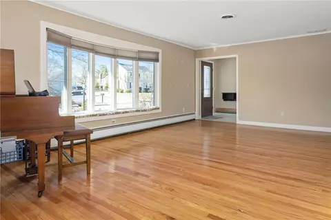 Living - 60 Merrymount Dr, Warwick, RI 02886 photo 2 of 4
