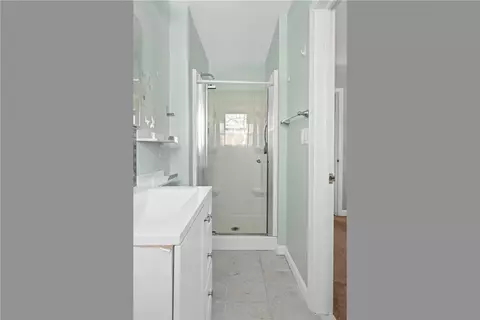 Bath - 60 Merrymount Dr, Warwick, RI 02886 photo 2 of 3