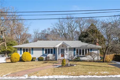 60 Merrymount Dr, Warwick, RI 02886