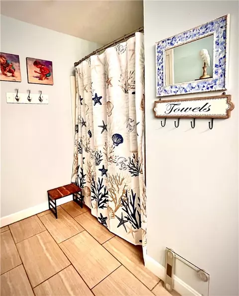 Bath - 154 Lynne Ln, Burrillville, RI 02839 photo 2 of 4