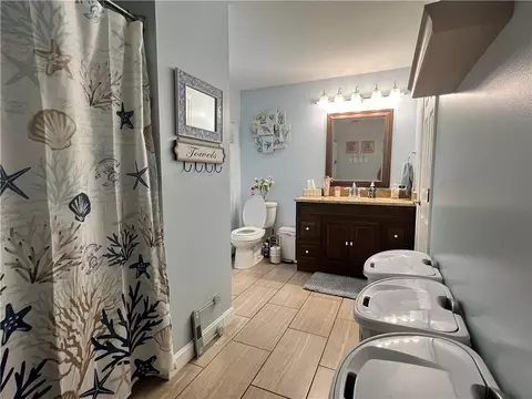 Bath - 154 Lynne Ln, Burrillville, RI 02839 photo 3 of 4
