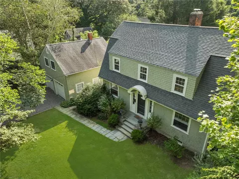 40 Old North Rd, South Kingstown, RI 02881