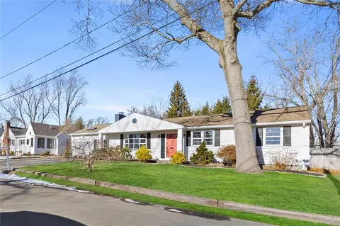 71 Gillan Ave, Warwick, RI 02886