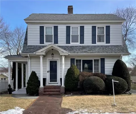 15 Fairmount Ave, Lincoln, RI 02865