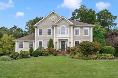 25 Millers Brook Dr, Cumberland, RI 02864