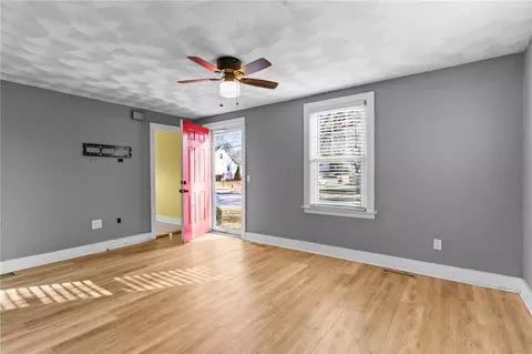 Living - 101 2nd Ave, Warwick, RI 02888 photo 2 of 8
