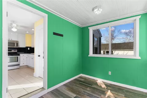 Entry Way - 101 2nd Ave, Warwick, RI 02888 photo 2 of 3