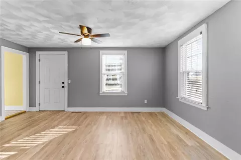 Living - 101 2nd Ave, Warwick, RI 02888 photo 1 of 8