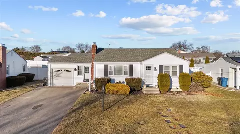 118 Eden Crest Dr, Cranston, RI 02920