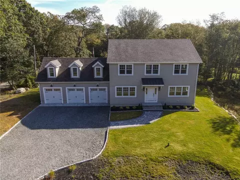 4 Heather Hollow Dr, South Kingstown, RI 02879