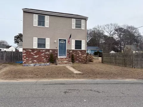 28 Pearl Ave, Warwick, RI 02889