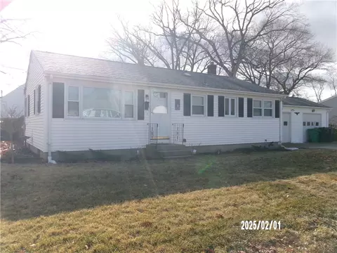 6 Delaine St, Warwick, RI 02886