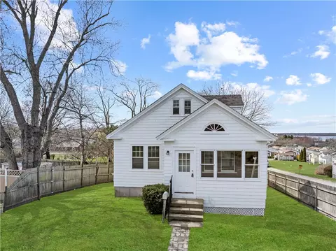 46 Sherman Ln, Middletown, RI 02842