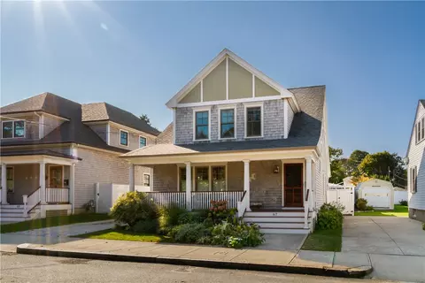 67 Caswell St, Narragansett, RI 02882