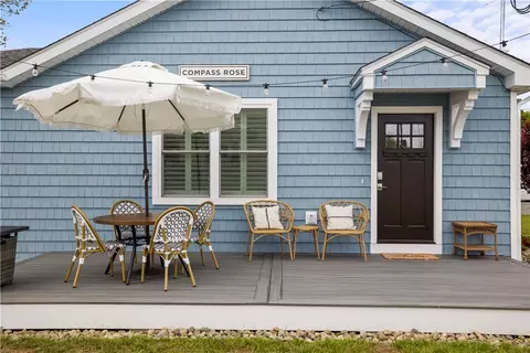 50 Elizabeth Rd, Narragansett, RI 02882