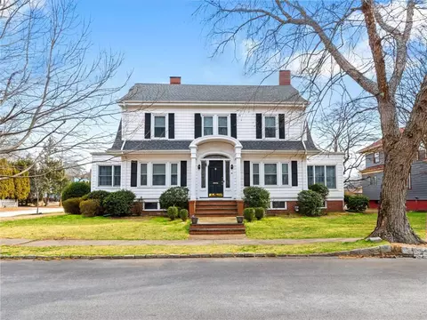 35 Belvidere Blvd, North Providence, RI 02911