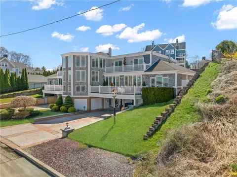 1543 Narragansett Blvd, Cranston, RI 02905