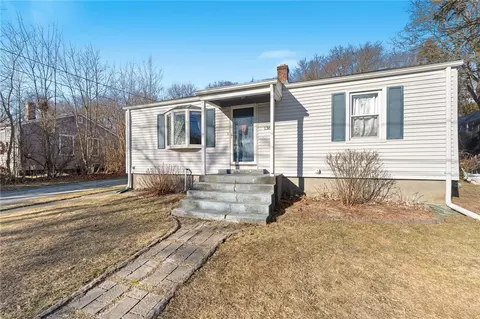 136 Beech Ave, Tiverton, RI 02878