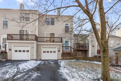 403 North Ln, Bristol, RI 02809