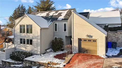 47 Pratt St, Providence, RI 02906